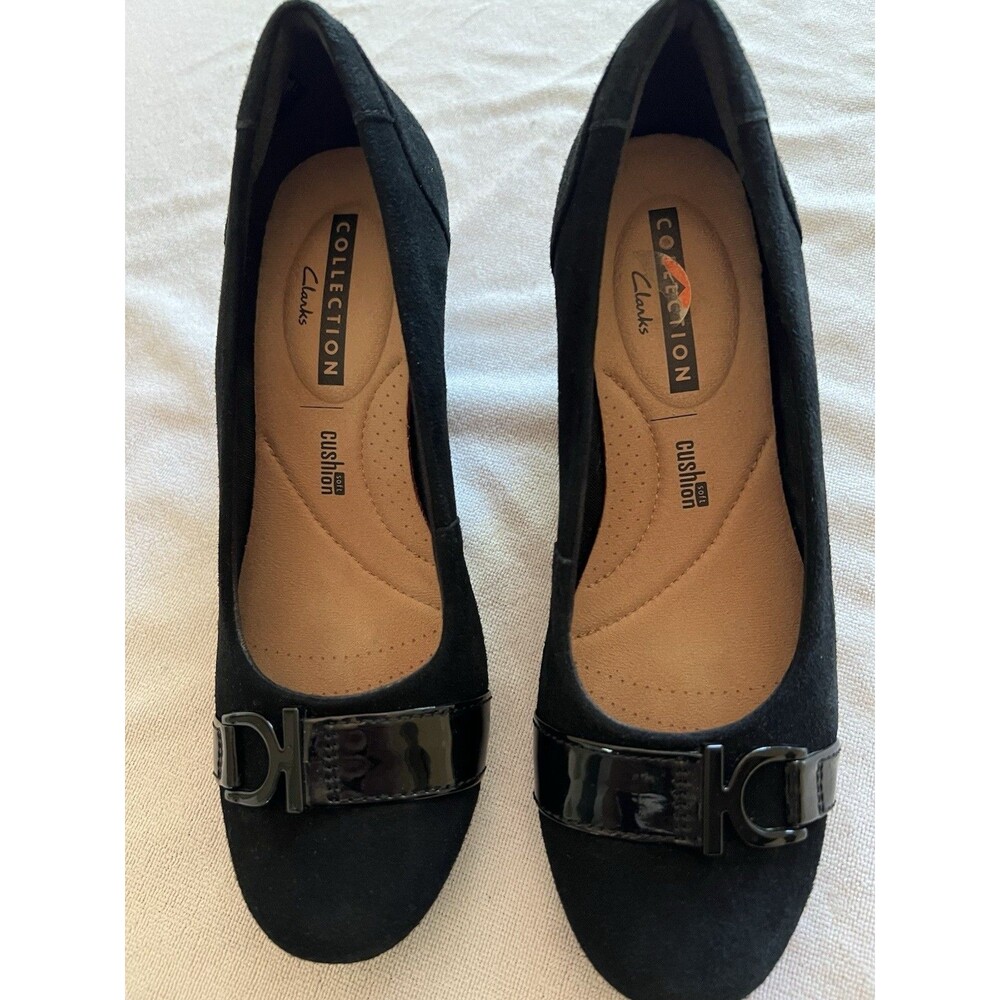 Clarks Women’s Black Suede/Patent Wedge Pump Cushioned Round Toe Slip-On 6B